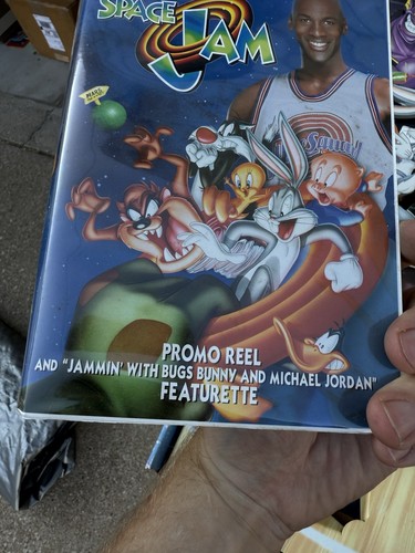 Space Jam VHS Press Kit Video Store Promo Extremely Rare Screener Promo Poster - Foto 2 di 16