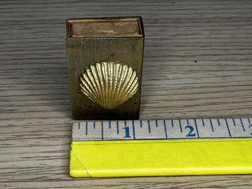 Vintage Gold Tone Brass Metal Styled Match Box Cover Clam Sea Shell w/ Matches - Picture 6 of 7