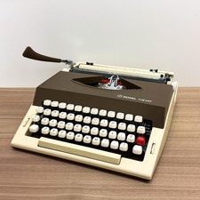 1960s Royal Safari Portable Typewriter in Working Condition With Case thumbnail