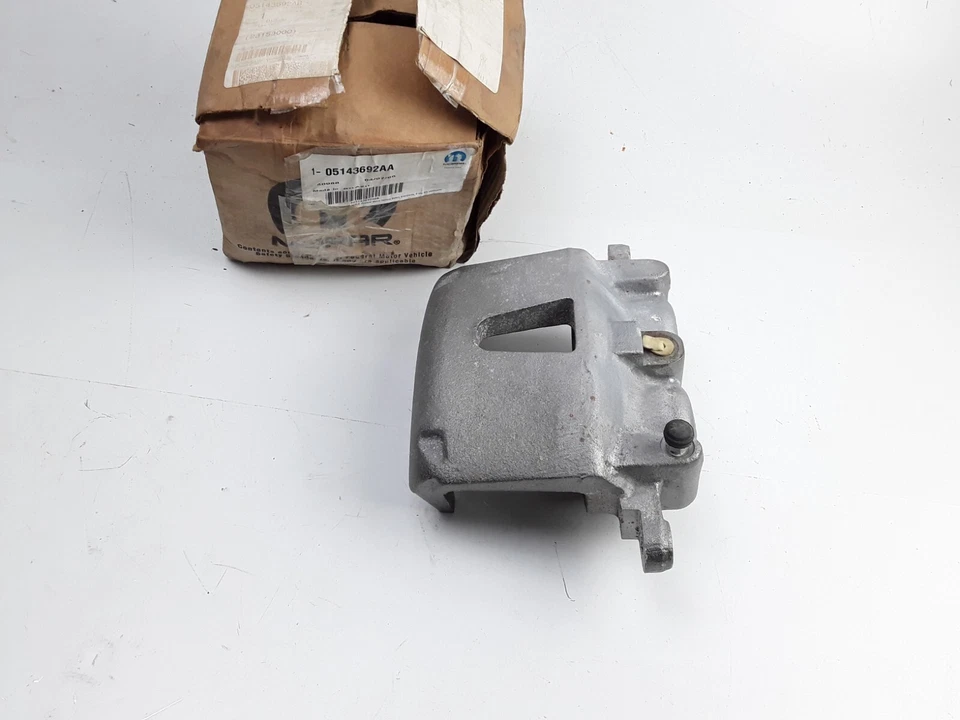 Pinça de freio a disco Mopar 05143692AA dianteira direita para Grand Cherokee, Commander - Imagem 3 de 4