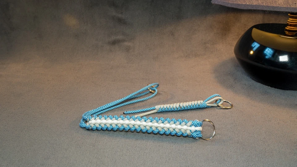 定制手工相机腕带。 + Free 钥匙扣 白色 浅灰色, 浅蓝色 — 第 2/4 张图片