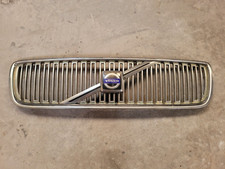 Volvo V70 Mk2 Front Radiator Grille 08693346