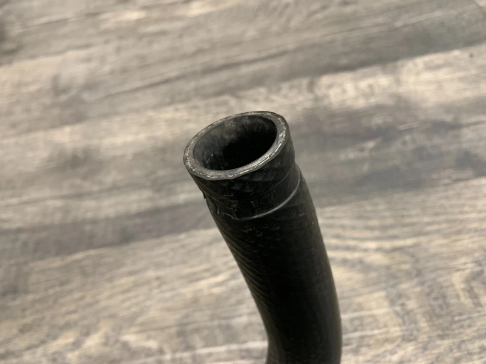 Manguera de refrigeración del radiador derecho Kawasaki Ninja 2005-2006 ZX6R ZX636 39062-0070 OEM Foto 2 de 4