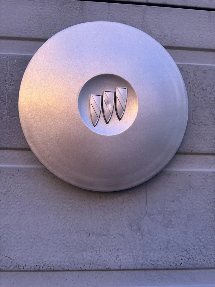 Tapa central plateada Buick Park Avenue 1997-2000 # 9592340 usada original todos los clips Foto 2 de 4