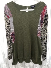 Women’s Top Gigio USA Size Large Army Green With Leopard And Pink Patterns