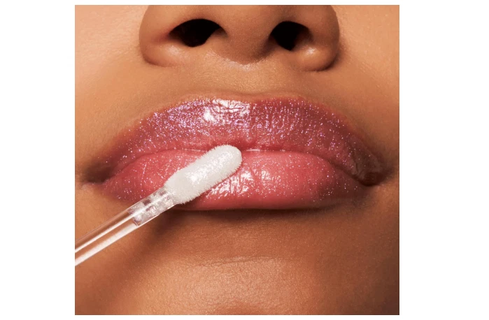 essence | Meta Glow Multi-Reflective Lip Gloss | (#01 Cyber Space) - Image 3 of 4