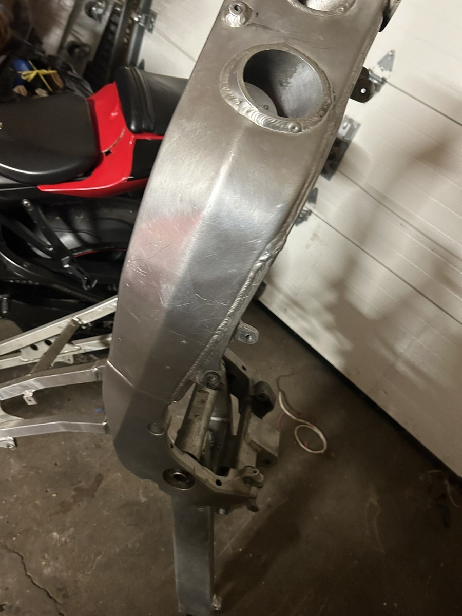 1999 KAWASAKI NINJA ZX9R ZX900C FRAMECHASSIS RACE/￼WITH SWINGARM