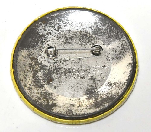VINTAGE ORIGINAL 3 LIONS PUBS MILWAUKEE, SHOREWOOD WISCONSIN BUTTON PINBACK - Picture 2 of 3