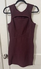 Vestido corto cóctel (Mini dress) Size M. Wine color.