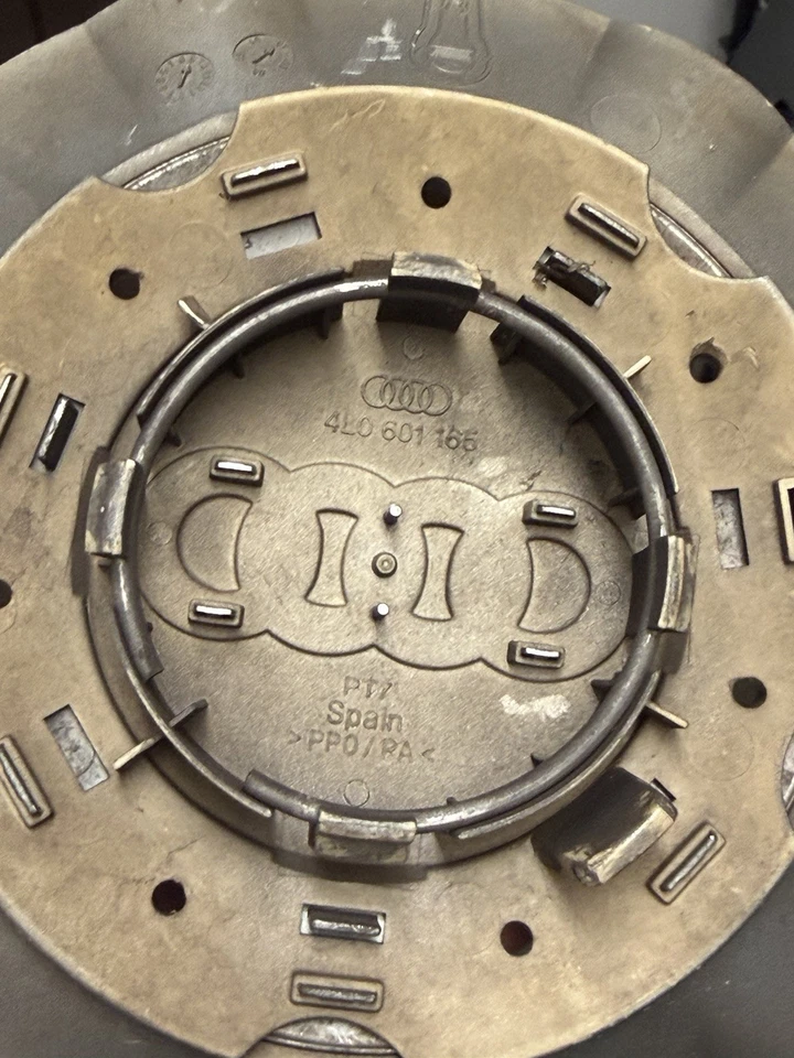 Tapa central OEM AUDI Q7, 2007 - 2013, P/N 4L0 601 165 03 Foto 3 de 4