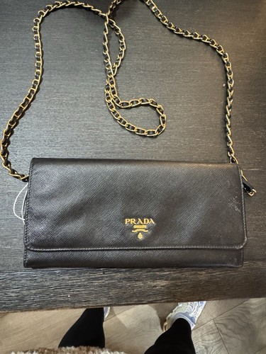 PRADA Saffiano Schwarz Leder Geldbörse Clutch Umhängetasche Leder Kette - Bild 1 von 13