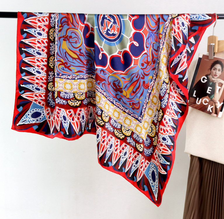 100% Mulberry Silk Shawl 110X110cm Scarf Bandanna Red totem Print Square Wrap