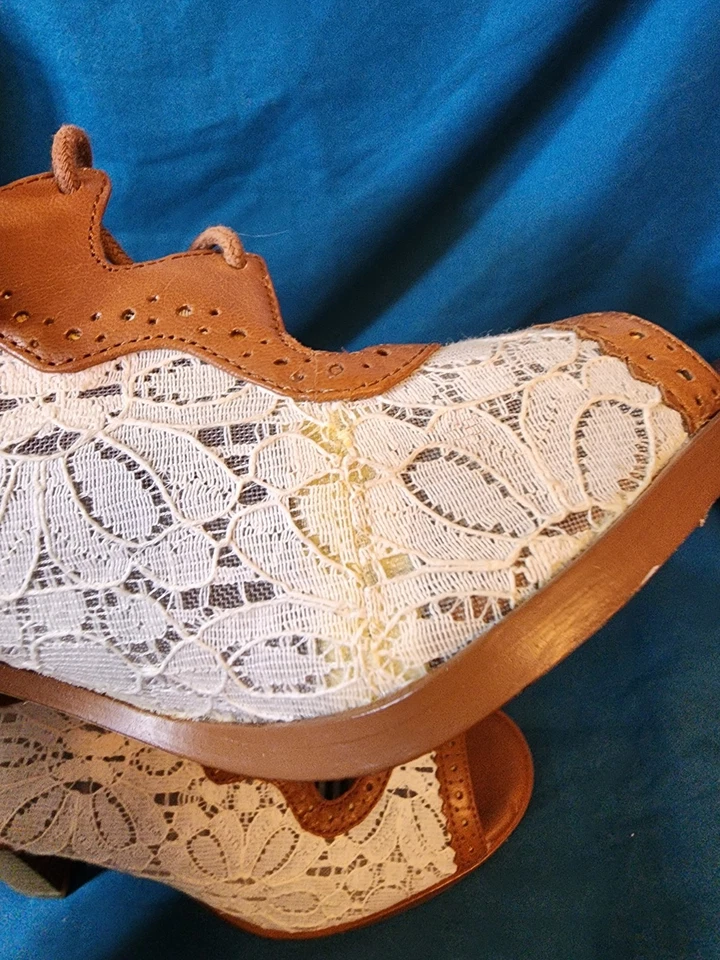 Gianni Bini Heeled Ivory Lace Women Size 6.5M Oxford Look Lace Up Adorable - Image 3 of 4