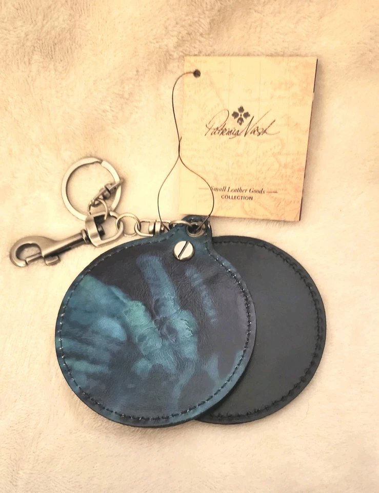 Llavero Patricia Nash Liscia espejo marino azul profundo nuevo con etiquetas precio de venta sugerido por el fabricante 29,99 USD Foto 4 de 4
