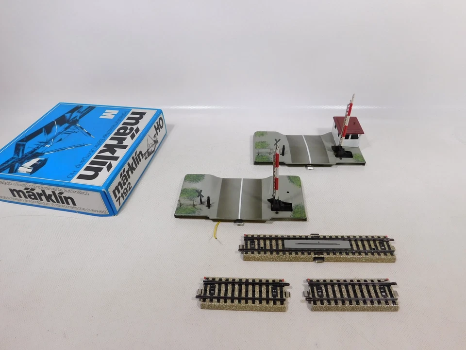 Märklin H0 AC 7192 Tin Railroad Crossing With Gleisstücken M Track Box #ED635-1 - Image 2 of 4