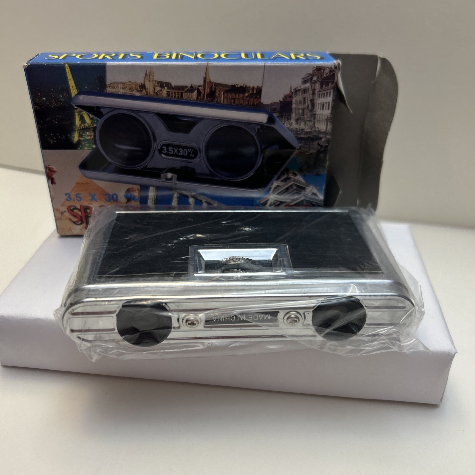 vintage sports binoculars Japan 3.5 X 30 New never take out of plastic 