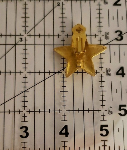 Earrings, Gold Tone Star Clip On Earrings Textured Metal Asymmetrical (C135) - Picture 6 of 6
