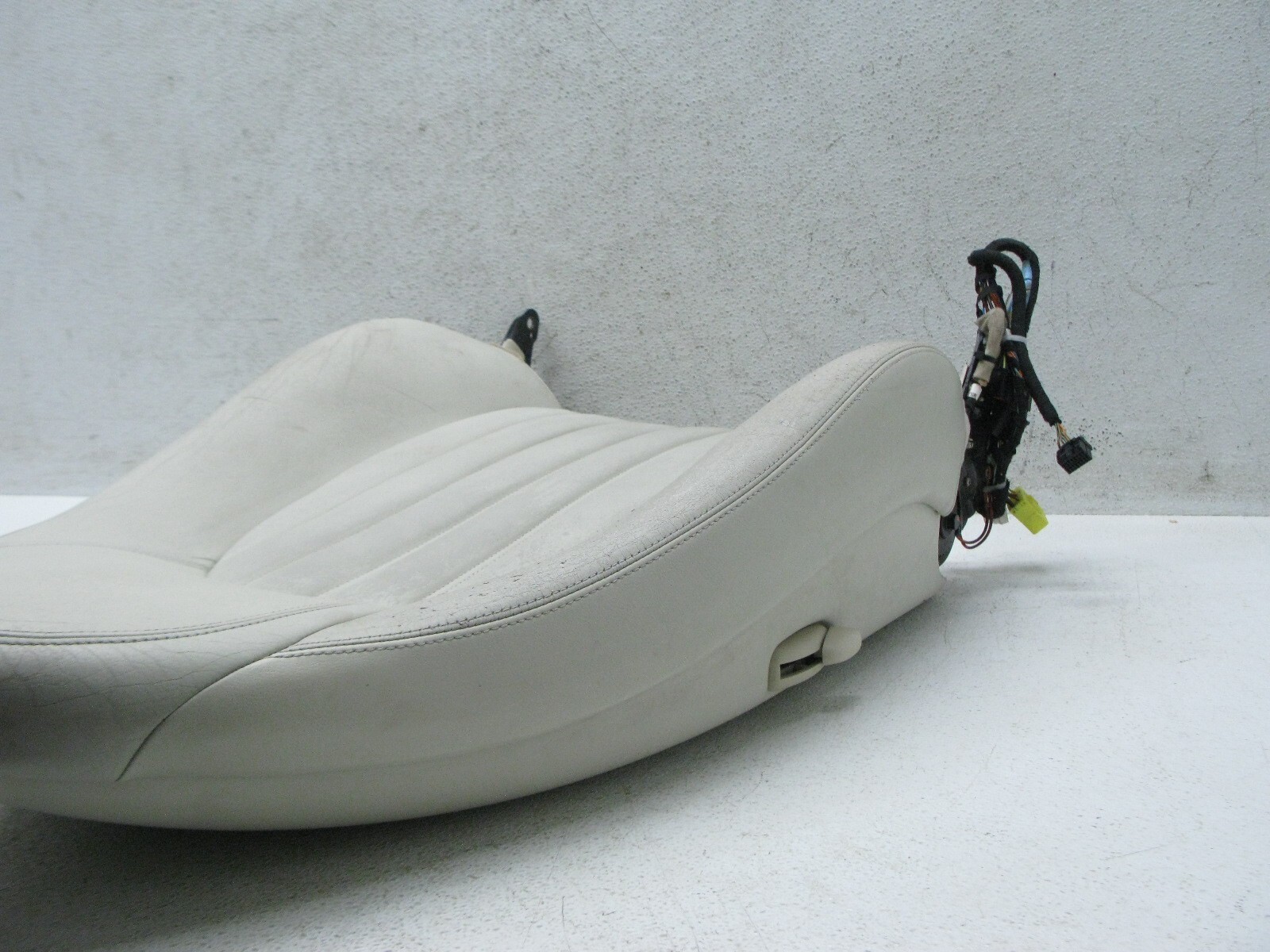 9700 Jaguar X100 XK8 Front Passenger Seat Upper Cushion Leather Back