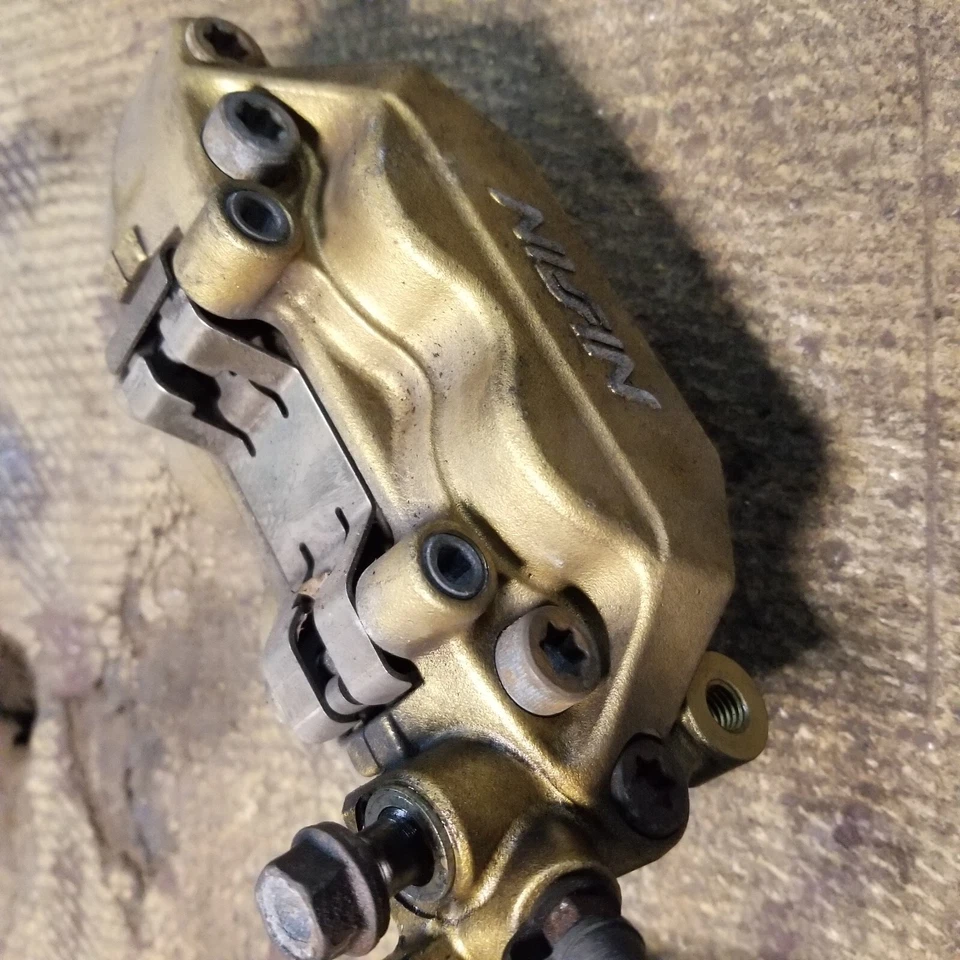 Juego de pinzas de freno delanteras izquierda derecha Honda CBR 929RR 2000-2001 OEM Foto 4 de 4