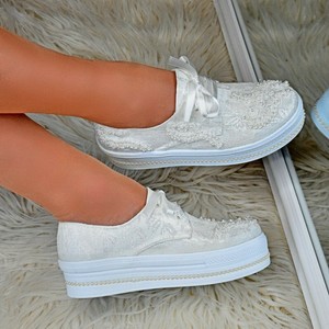 platform wedding trainers