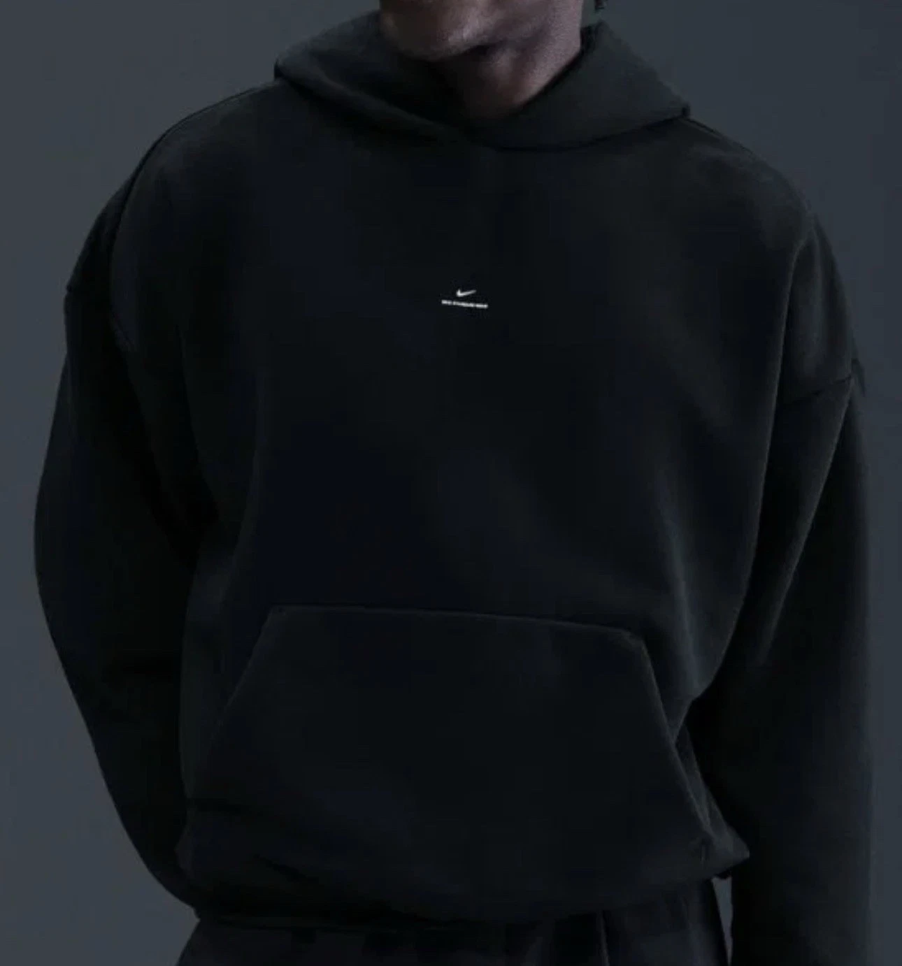 Size MEDIUM - Nike Standard Issue Men Therma-FIT Brushed Basketball Hoodie Black