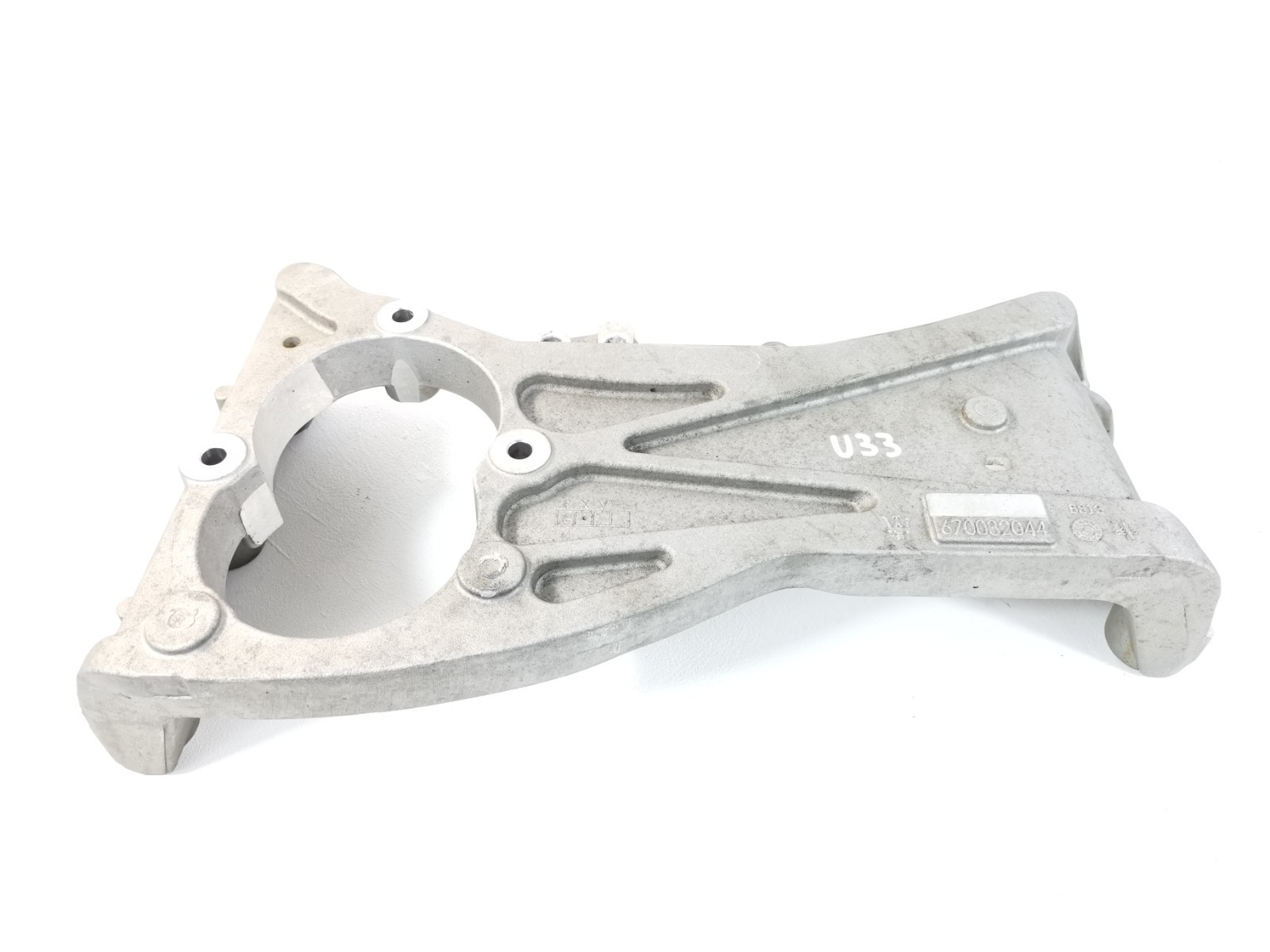 Maserati Levante 3.0 AWD 2017 Transmission Gearbox Mount Bracket 670032044 OEM