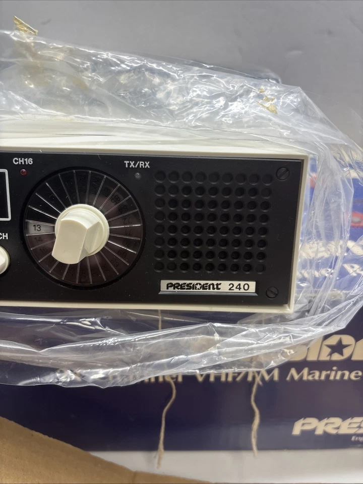 Vintage President 240 24 Channel vHF/FM Marine Radiotelephone  - Image 3 of 4
