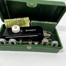 VTG  60s Singer Sewing Machine Buttonholer Attachments with Green Plastic Case