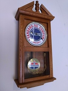 STANDARD OIL GASOLINE VINTAGE GAS & OIL CLOCK.MAN CAVE,GARAGE .GASOLINE.AMOCO 