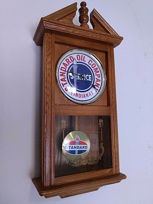 STANDARD OIL GASOLINE VINTAGE GAS & OIL CLOCK.MAN CAVE,GARAGE .GASOLINE.AMOCO 