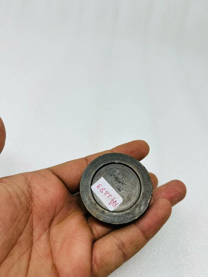 Vintage Brass Hand Crafted Paper Weight Old Heavy Brass Table Paper Weight - Image 4 of 4