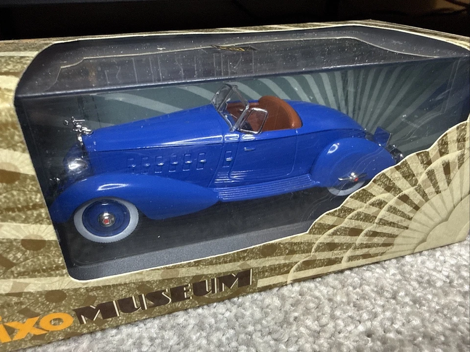 IXO DIECAST 1/43 PACKARD V12 LEBARON SPEEDSTER 1934 MUSEO AZUL Foto 2 de 4