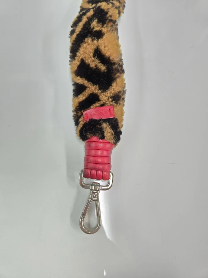 正品 Fendi Shearling 包带毛皮 Zucca 包钩银色五金件 — 第 2/4 张图片