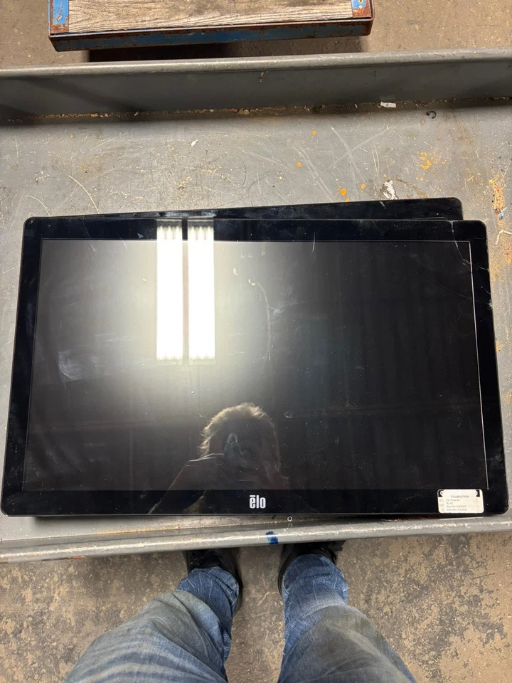 CRACKED ELO E351806 (ET2402L-2UWA-0-BL-G) 24" Wide Screen Touch Monitor USED - Image 2 of 4