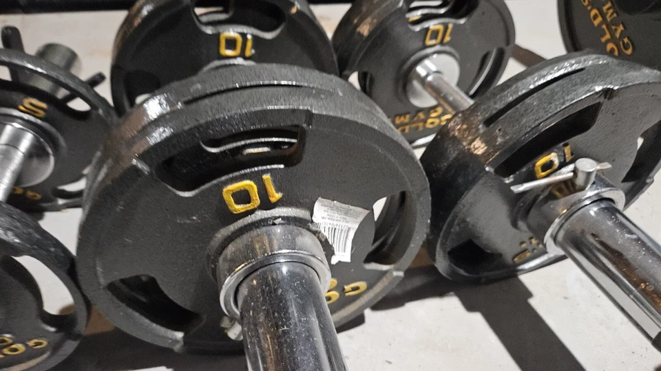 Juego de pesas dorado para gimnasio Foto 3 de 4