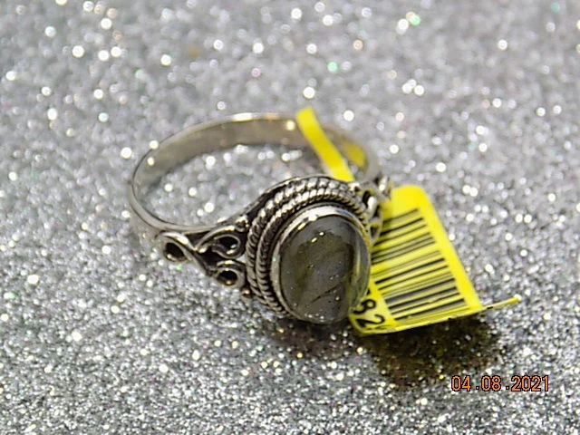 Anillo de plata de ley labradorita malgache artesanal Foto 3 de 4