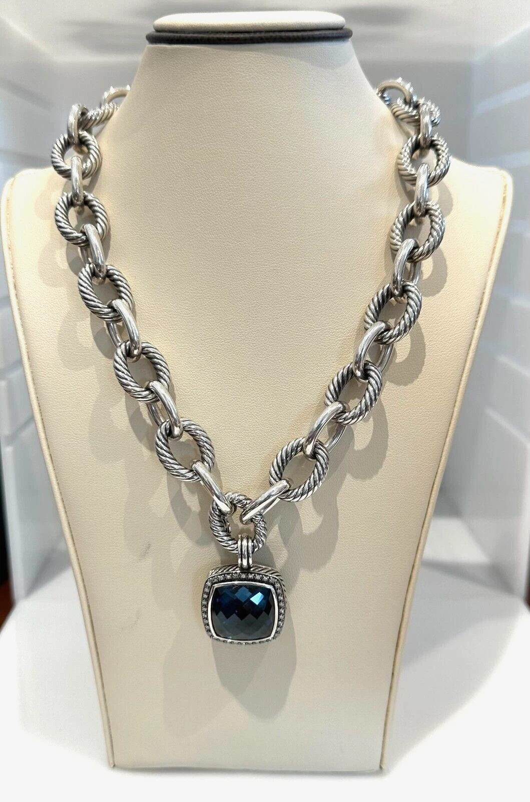 Ciondolo David Yurman Albion Collezione Topazio Blu e Diamante con Catena a Maglia Ovale
