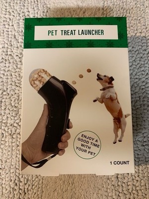 Festive Voice Pet Treat Launcher. Dog or Cat Training/Reward Black New In Box