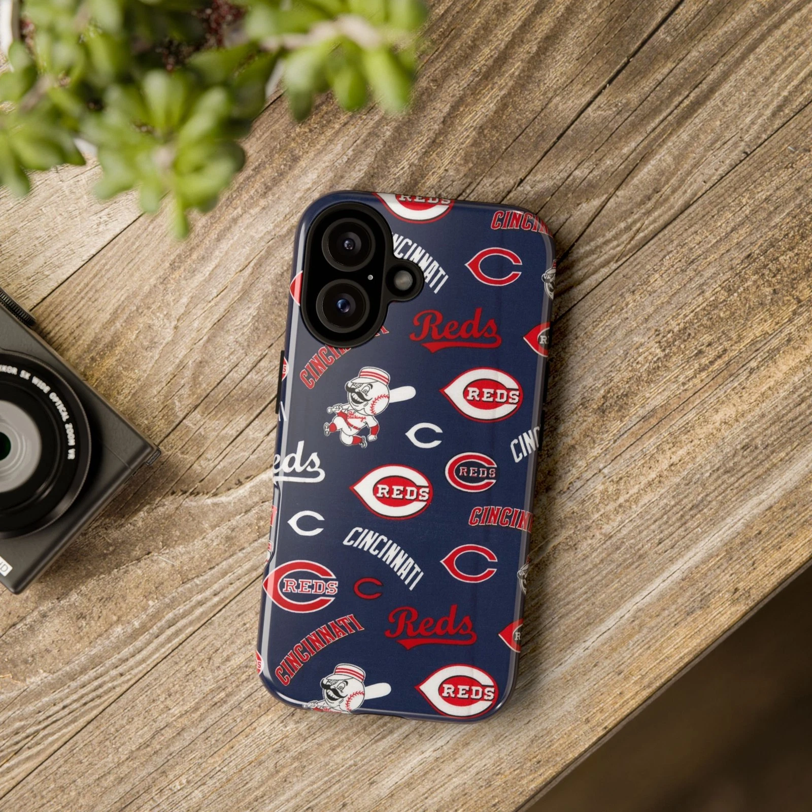 Cincinnati Reds Apple iPhone Cases