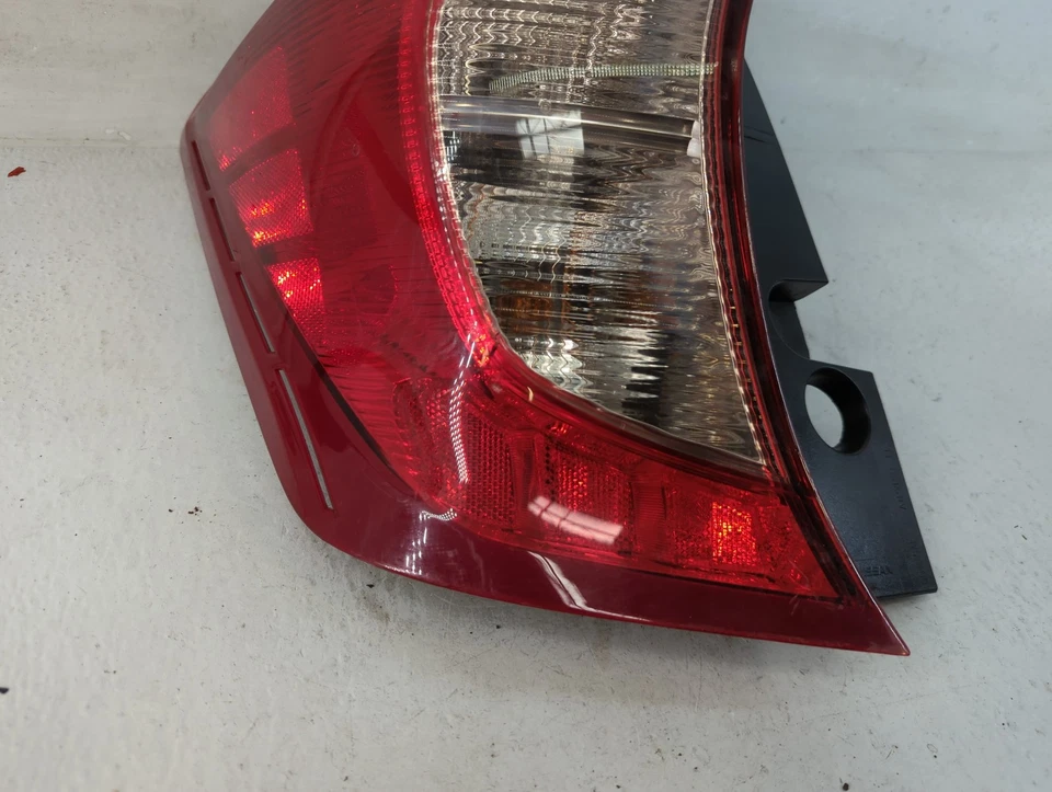 Luz trasera lateral izquierda para conductor Nissan Versa Note 2014-2019 OEM V0ZPG Foto 4 de 4