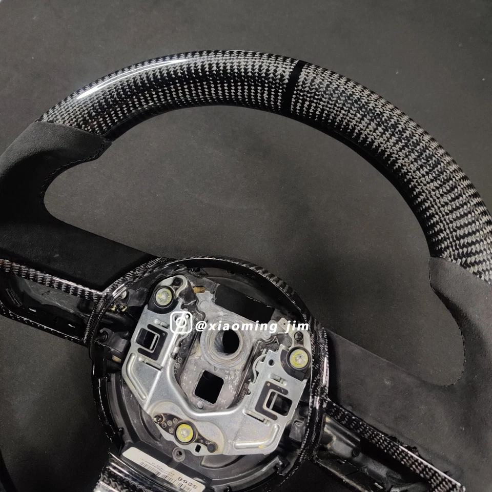 Volante de fibra de carbono personalizado para Chevrolet Camaro SS 2009-2011 Foto 4 de 4