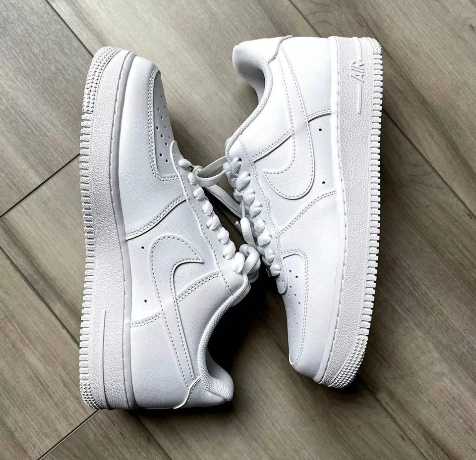 Nike Air Force 1 Low Triple White'07 TOTALMENTE NUEVAS Foto 3 de 4