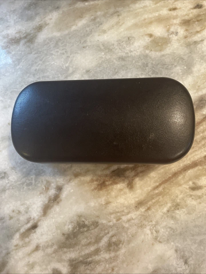 Черный кожаный чехол для солнцезащитных очков Y2K Louis Vuitton - Изображение 2 из 3