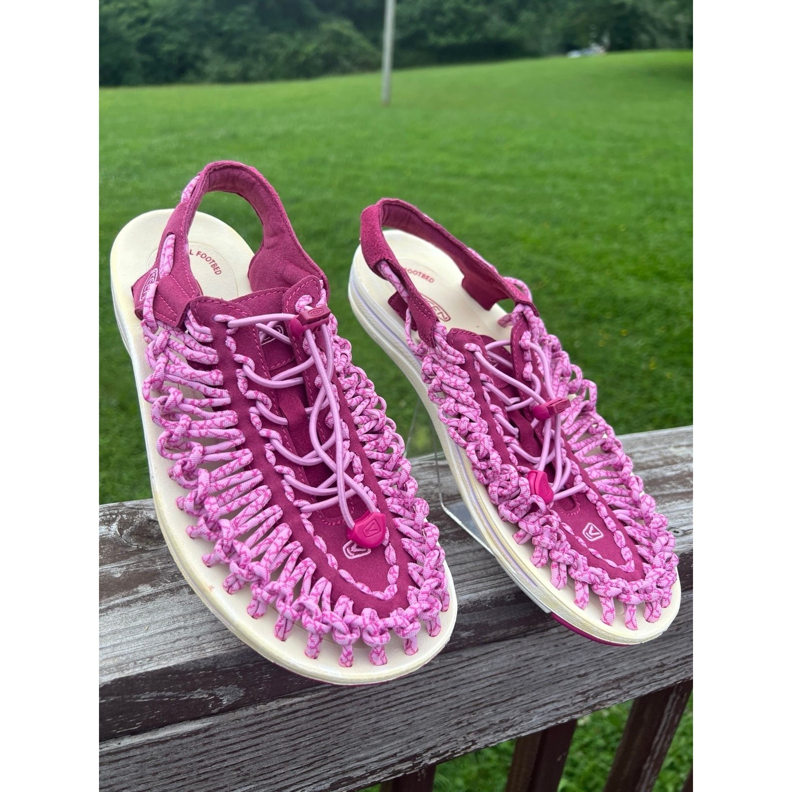 Sandali donna Keen Uneek in paracord taglia 10. Colore rosa bianco.