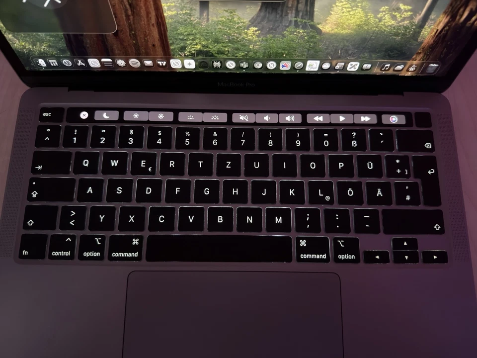 Macbook Pro 2020 i7 2,3GHz 32GB RAM 500GB SSD 4 Thunderbolt 3 Ports - Bild 2 von 4