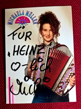 Original-Autogramm von Michaela Müller (österr. Musikerin), Farbbild,14,8x10,5cm