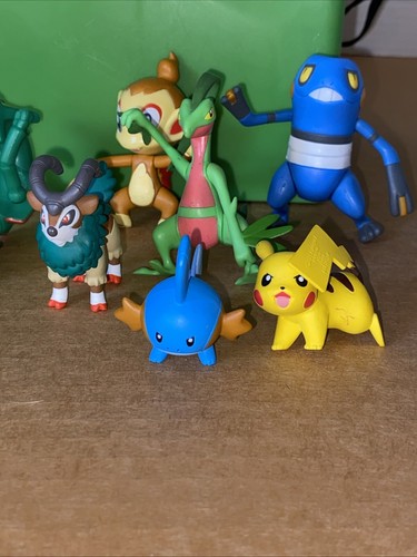 Pokemon grüner Rucksack ausklappbar Spielset Tragetasche mit 8 Figuren 2020-2021 - Bild 4 von 18