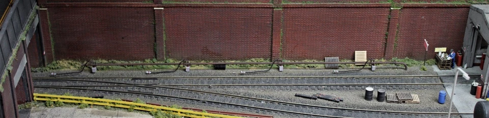 GREEN OIL PIPELINE WITH TAPS AND HOSES - FUEL TERMINAL OIL DEPOT - MODEL RAILWAY - Image 2 of 4