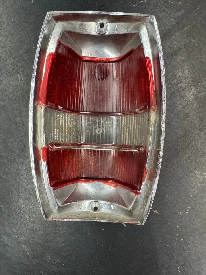 MERCEDES BENZ 190 SL / LANTERNA TRASEIRA / 1960-61-1962 - Imagem 4 de 4