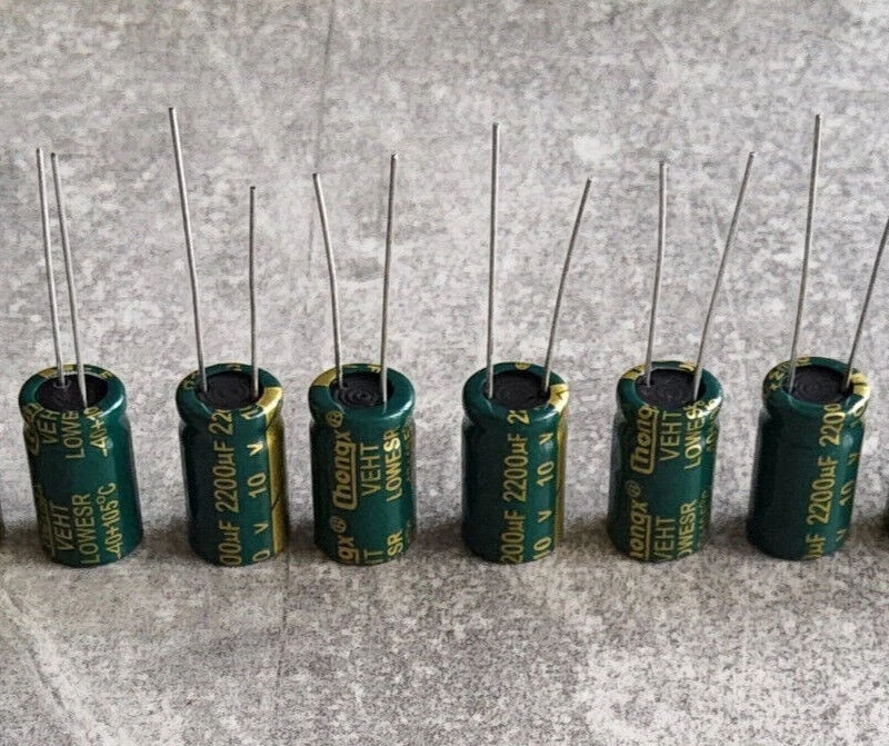 10 Stück ELKO 220µF (220uF) / 50V ( 8 h=12mm) Elektrolyt Kondensator radial eBa